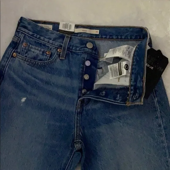 Premium Wedgie Icon Levi Jeans​